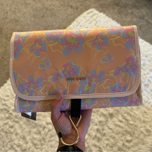 Nine West hanging travel organizer - Picture 2 of 6